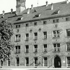 Polizeipräsidium Stuttgart, Haupteingang, 1920er-Jahre, Quelle: StA: F46068