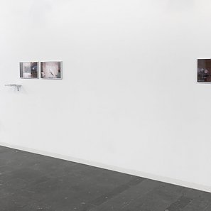 Raumansicht Ausstellung Finja Sander und Tatjana Stürmer »Wovon träumt der Stein, wovon die Wand?«