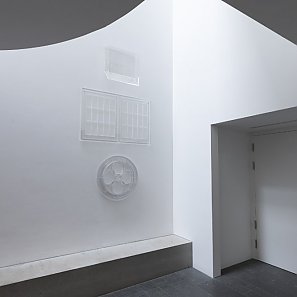 Raumansicht Ausstellung Finja Sander und Tatjana Stürmer »Wovon träumt der Stein, wovon die Wand?«