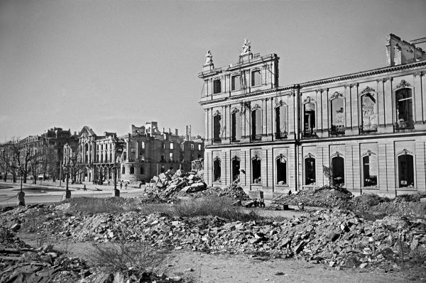 Neues Schloss zerstört 1945 Copyright Landesmedienzentrum BW LMZ025304